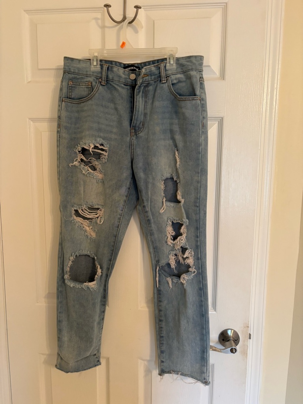 Light Wash Distressed Boyfriend Jeans - Casual Ripped Denim